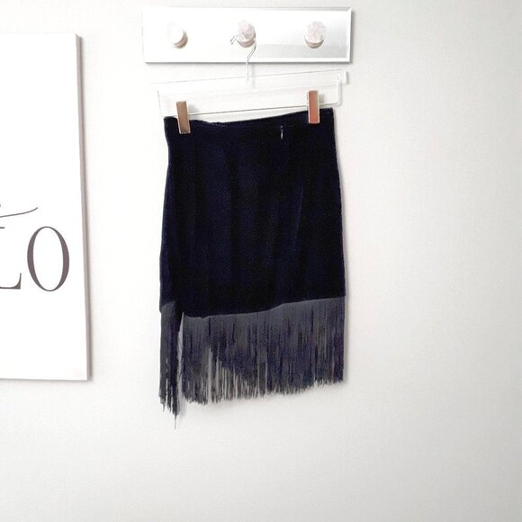 NWOT Zara black crushed velvet-like skirt w/ statement curved hem & fringing, XS - Picture 9 of 9